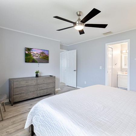Endless Summer Retreat Jacuzzi 3Kingbed Airhockey Cape Coral Exterior photo