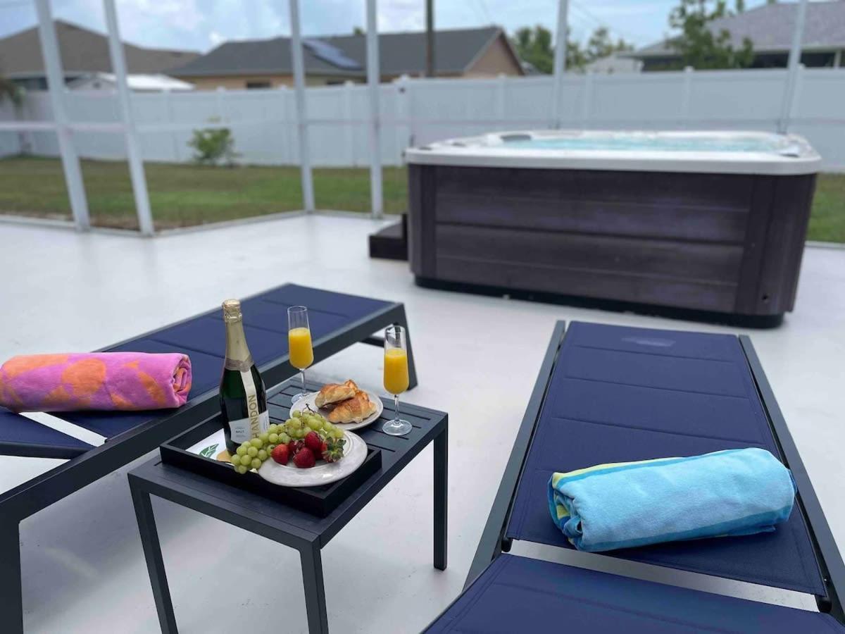 Endless Summer Retreat Jacuzzi 3Kingbed Airhockey Cape Coral Exterior photo